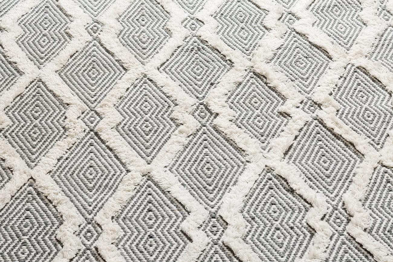 Emelie Monochrome Diamond Tufted Indoor Outdoor Rug