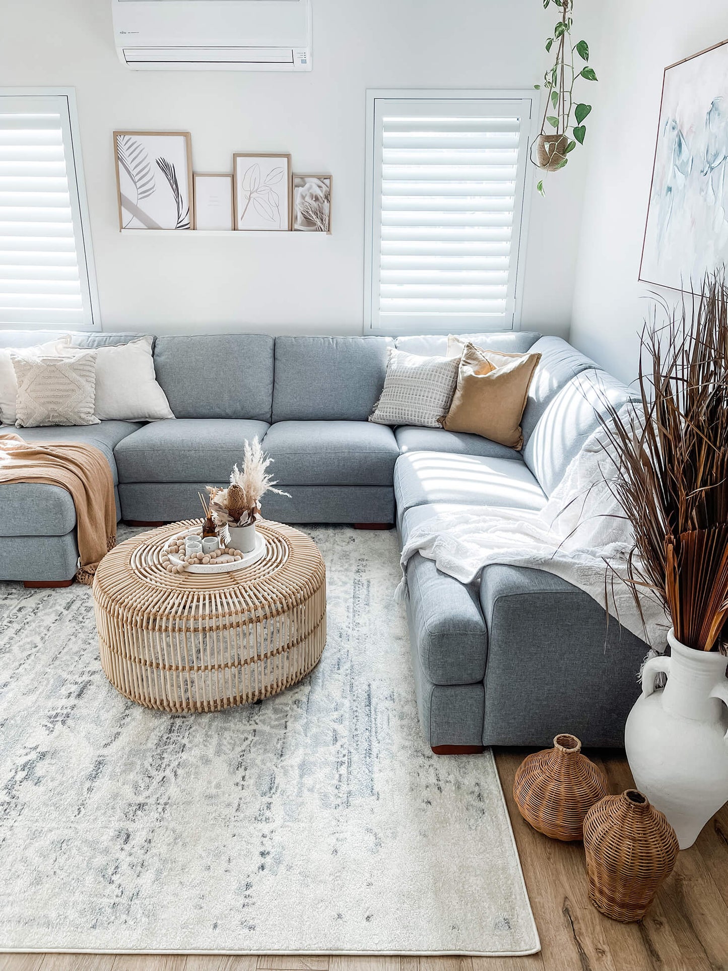 Andra Grey and Ivory Traditional Distressed Rug