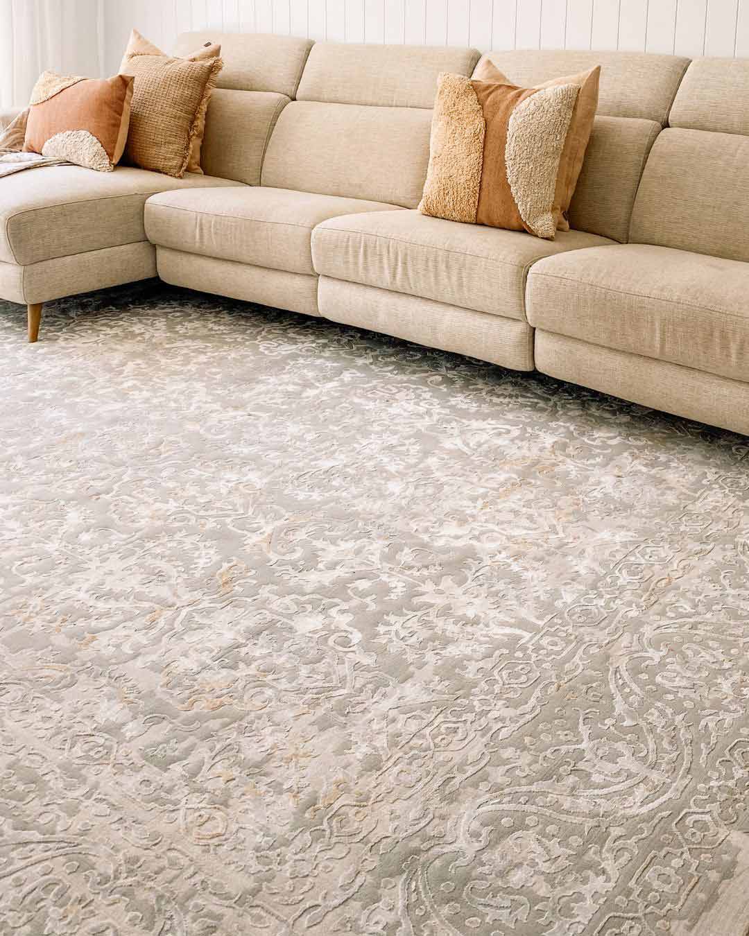 Aylin Cream Ivory And Grey Traditional Floral Rug *NO RETURNS UNLESS FAULTY