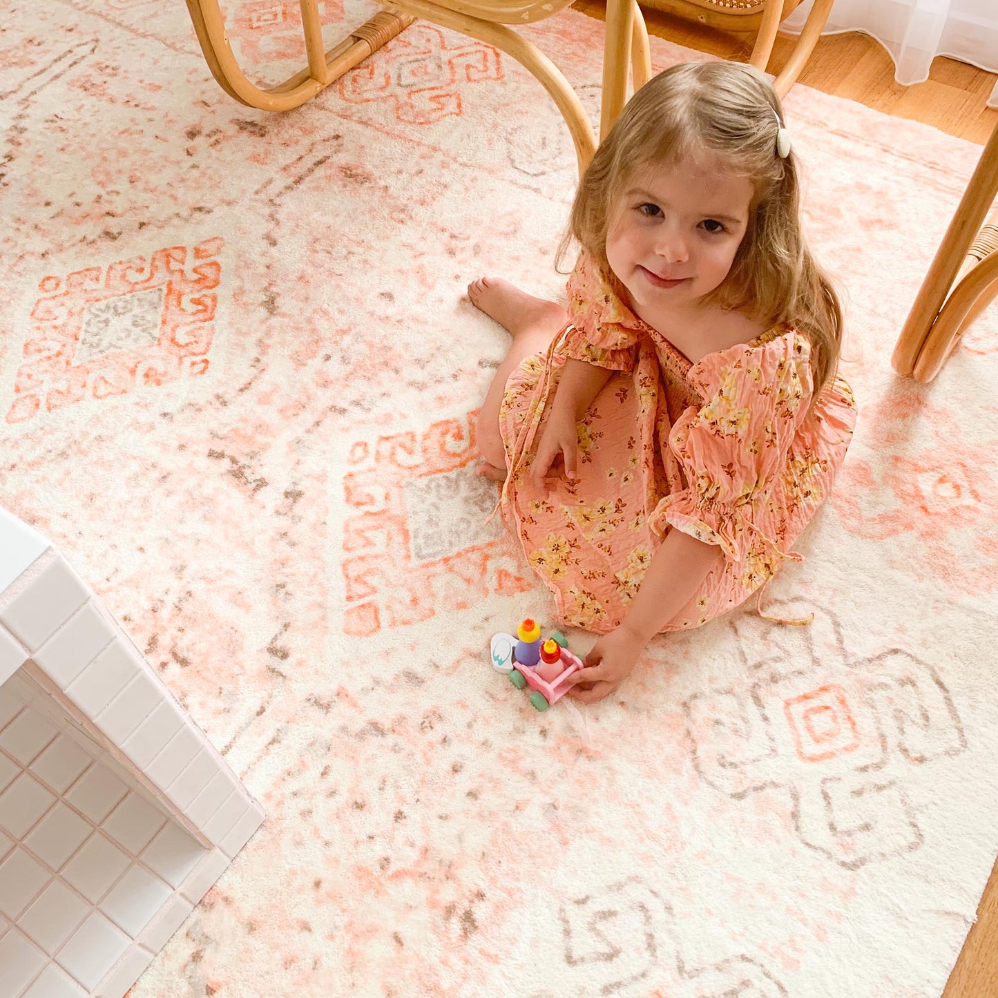 Caitlin Orange and Peach Tribal Pattern Washable Rug