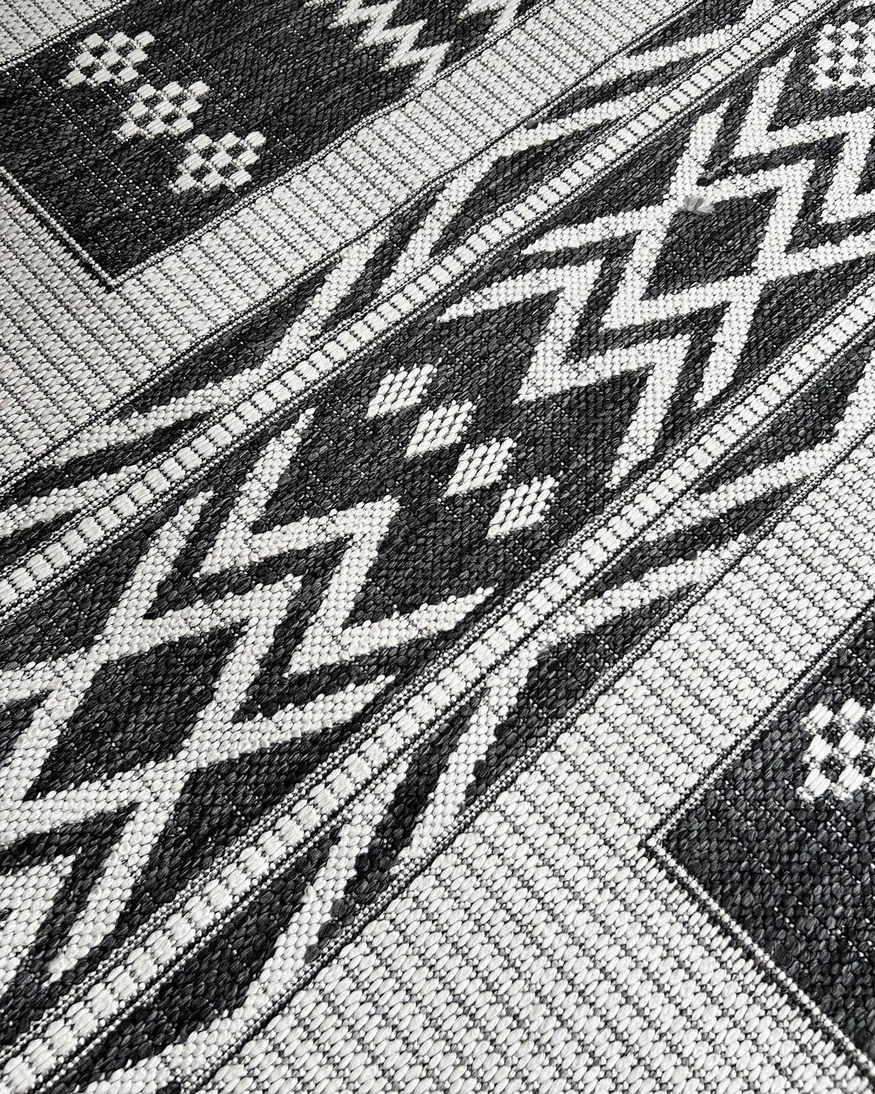 Chenoa Charcoal and Ivory Tribal Flatweave Indoor Outdoor Rug