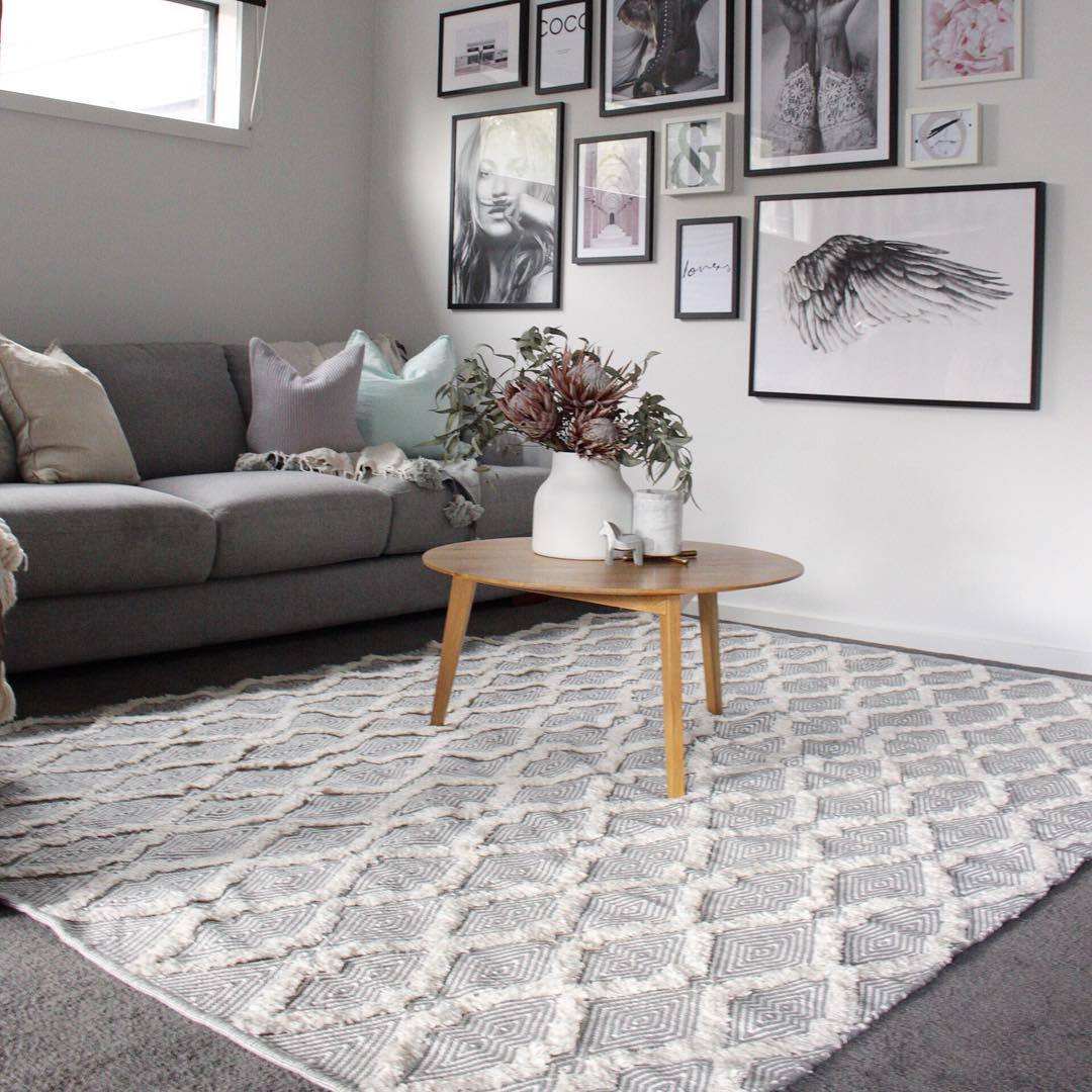 Emelie Monochrome Diamond Tufted Indoor Outdoor Rug