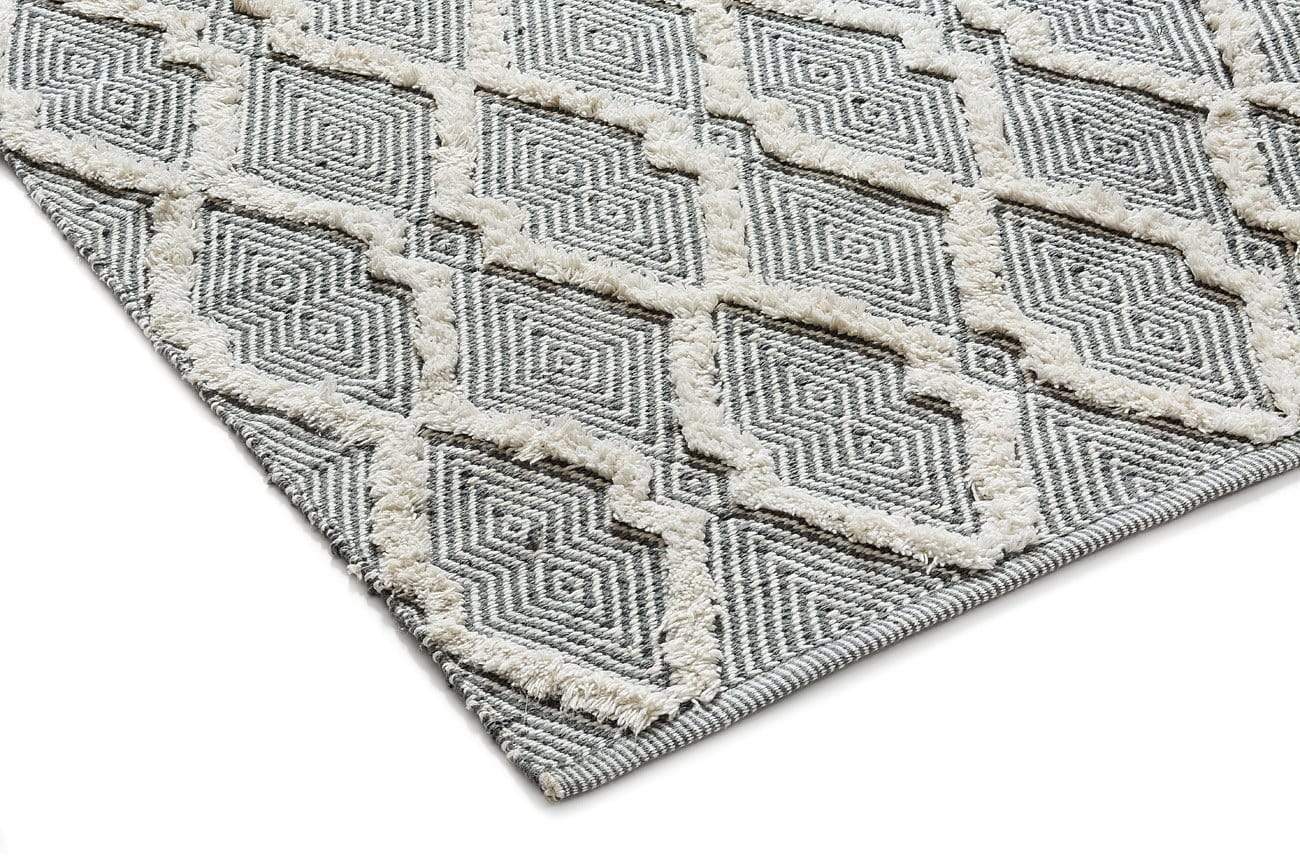 Emelie Monochrome Diamond Tufted Indoor Outdoor Rug