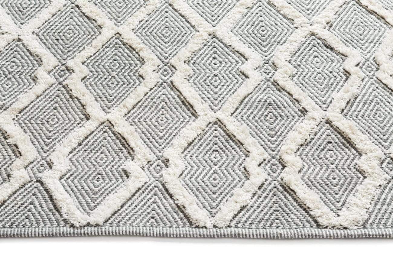Emelie Monochrome Diamond Tufted Indoor Outdoor Rug