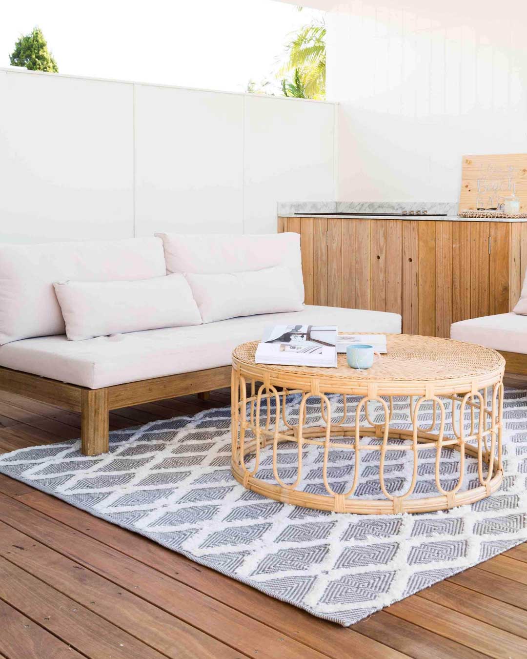 Emelie Monochrome Diamond Tufted Indoor Outdoor Rug