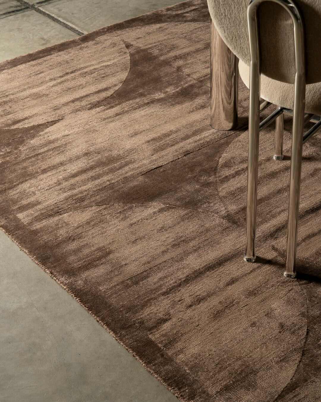 Gowana Brown Hourglass Viscose Rug