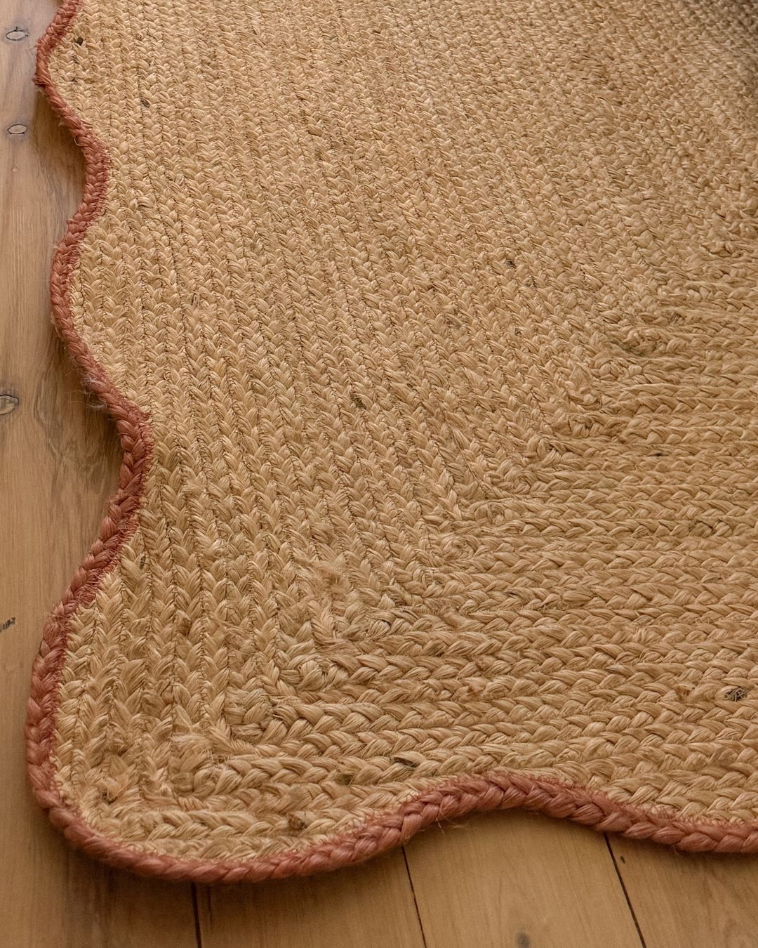 Kumari Natural Brown Scalloped Jute Rug