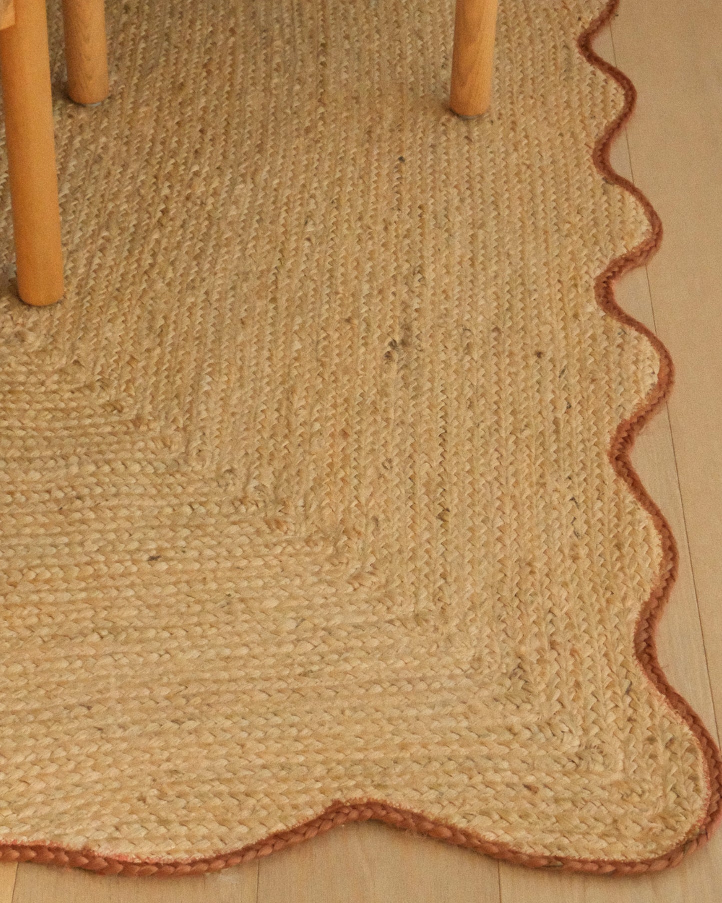 Kumari Natural Brown Scalloped Jute Rug