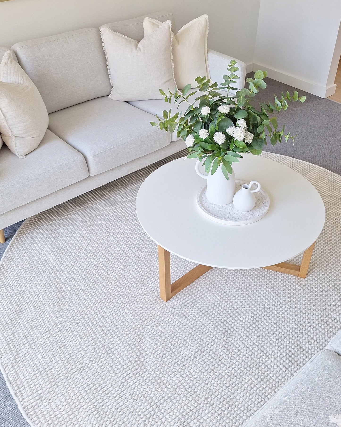 Larvic Ivory Chunky Wool Round Rug