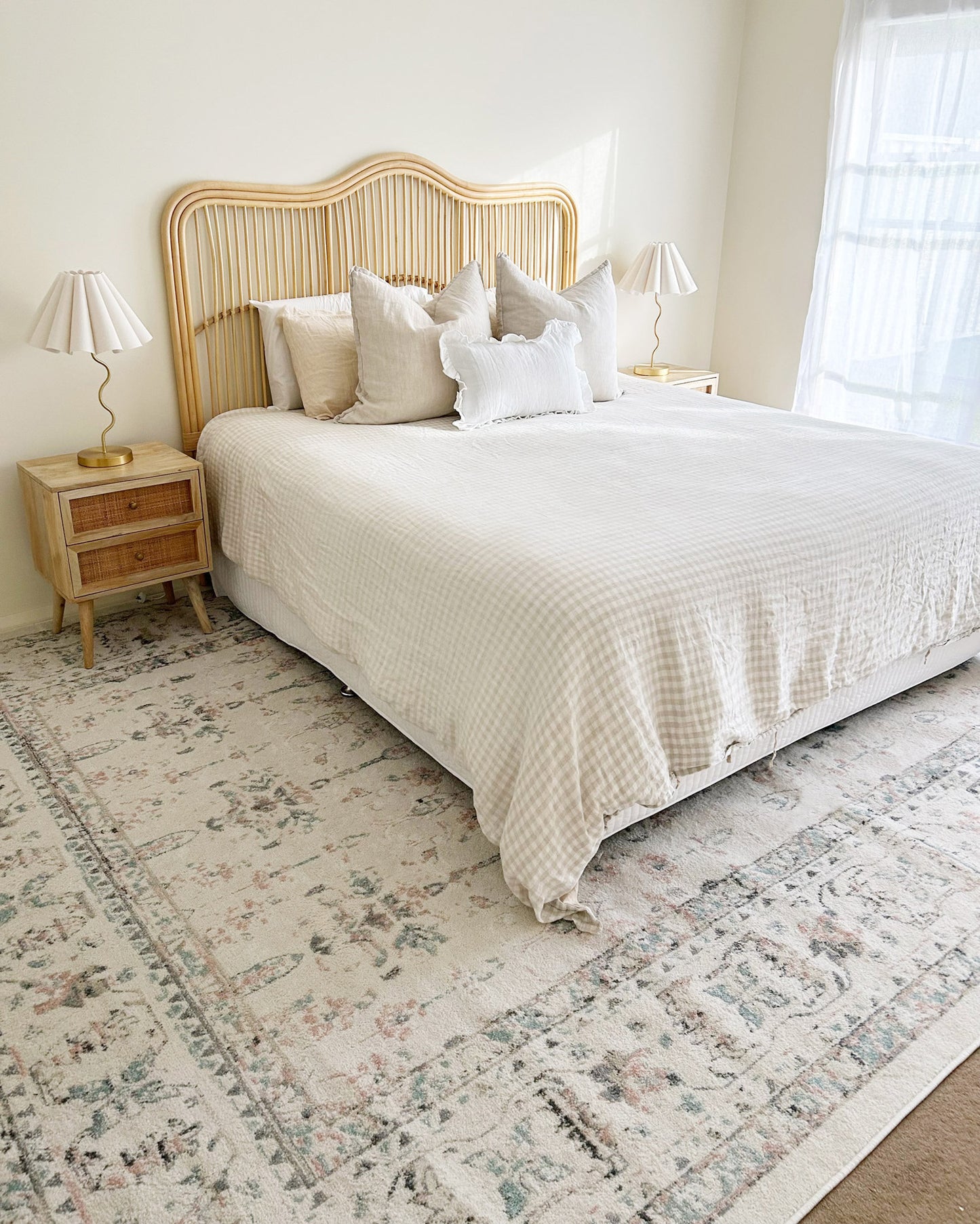 Maplewood Cream and Pink Traditional Rug