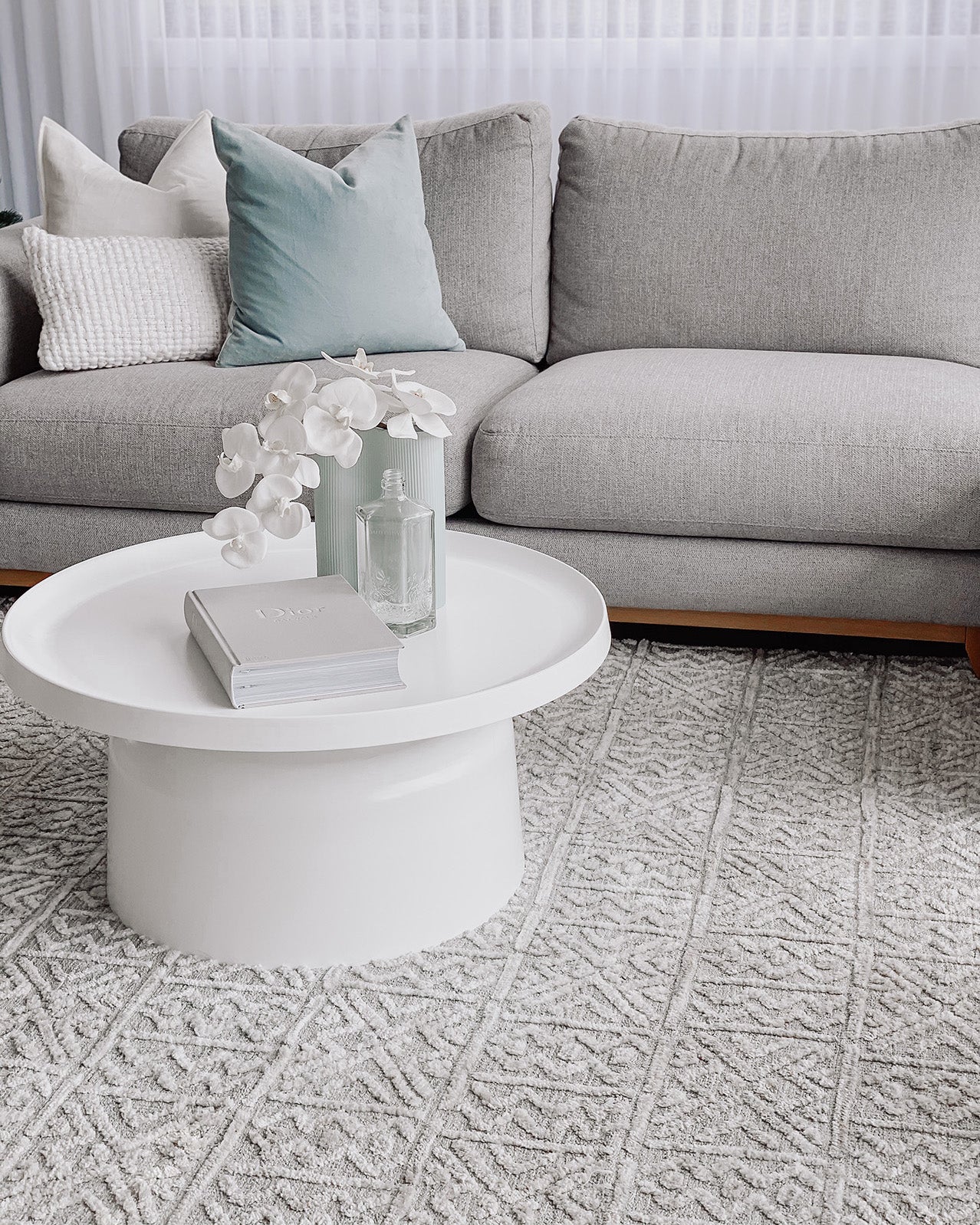 Melia Grey and Ivory Tribal Textured Rug