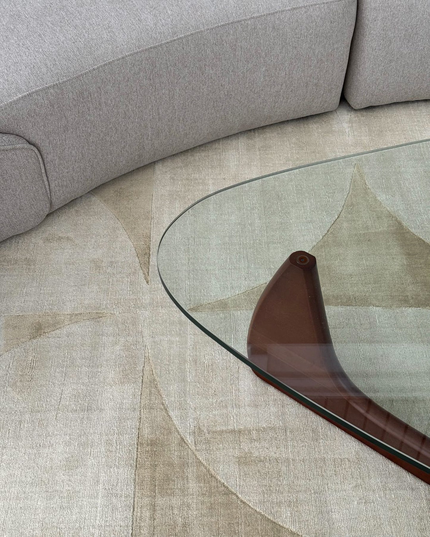 Nanika Cream Hourglass Viscose Rug