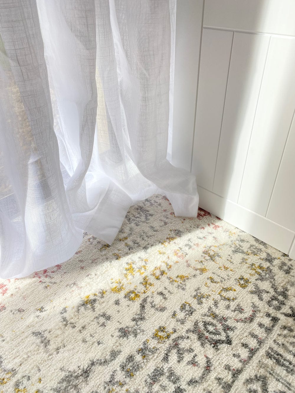 Nasya Pink Yellow and Grey Traditional Medallion Rug *NO RETURNS UNLESS FAULTY