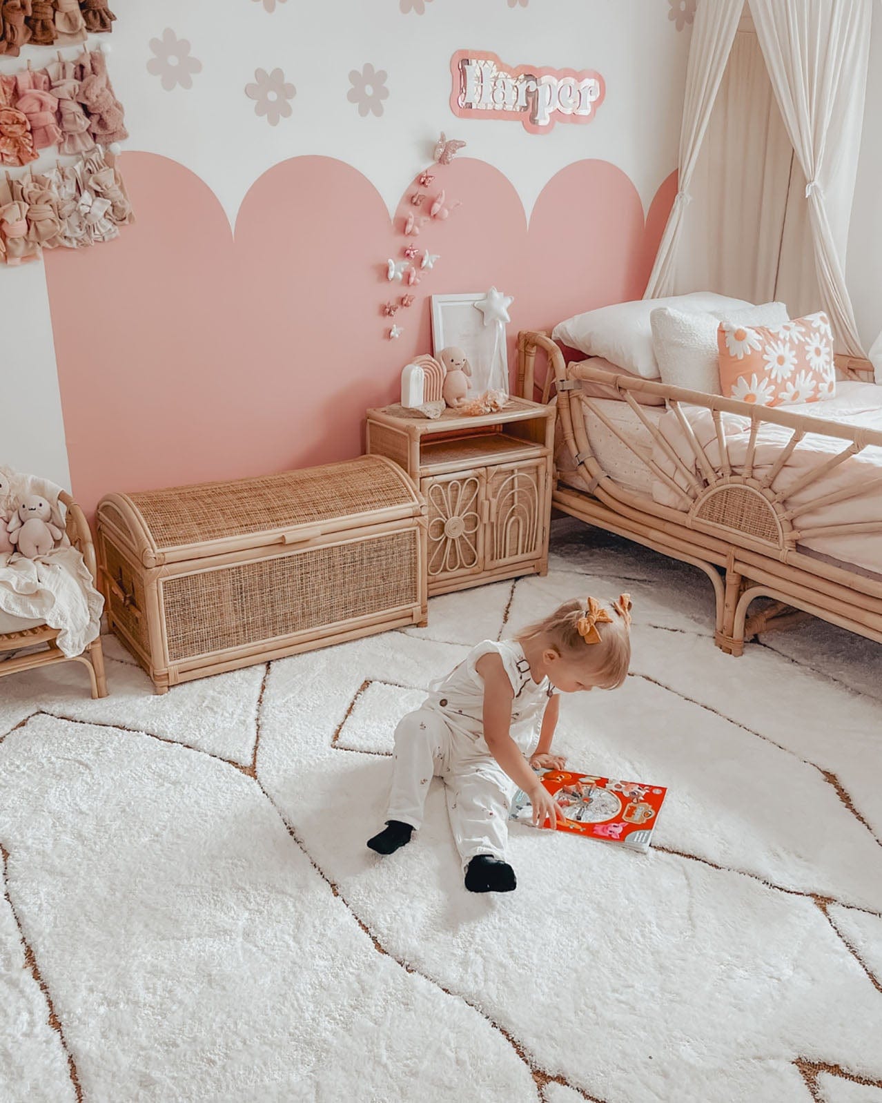 Nyla Cream and Gold Tribal Shag Rug