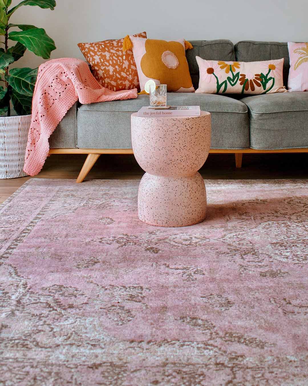 Sahara Turkish Style Pink Distressed Medallion Rug
