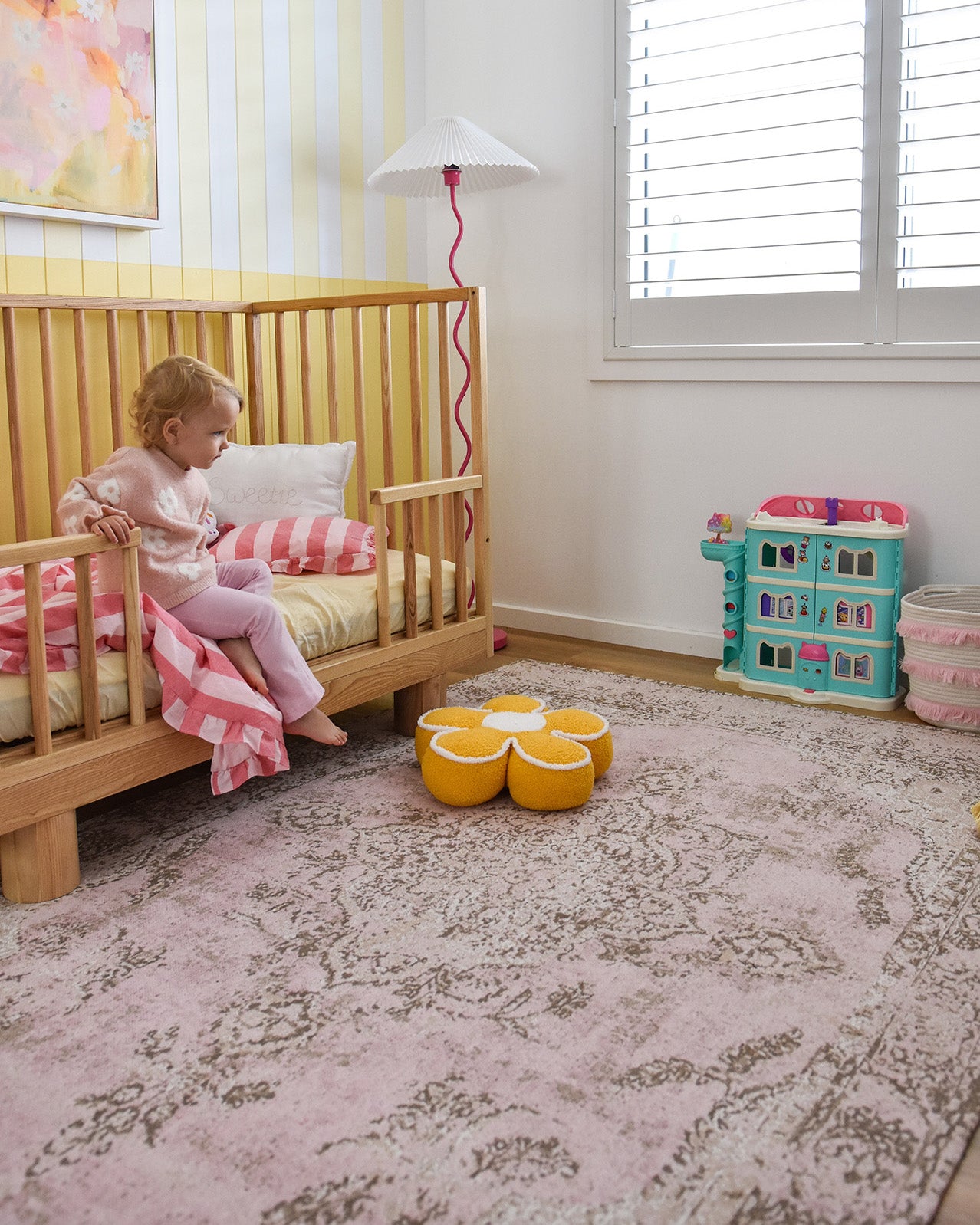 Sahara Turkish Style Pink Distressed Medallion Rug