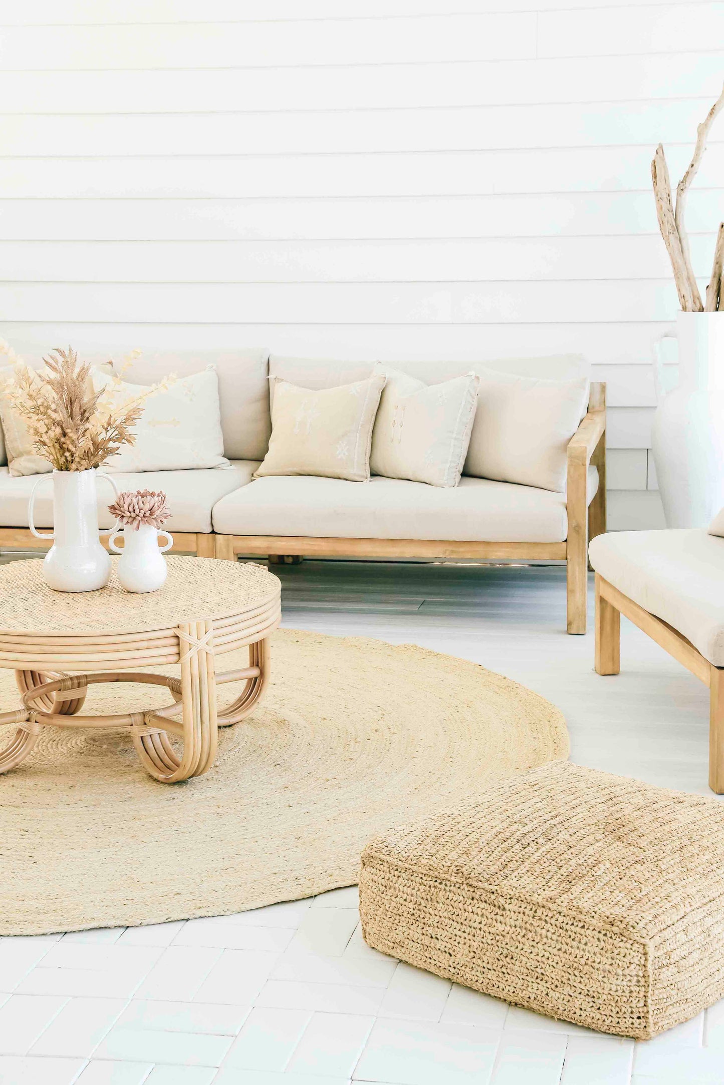 Sete Bleached Hand-Braided Round Jute Rug