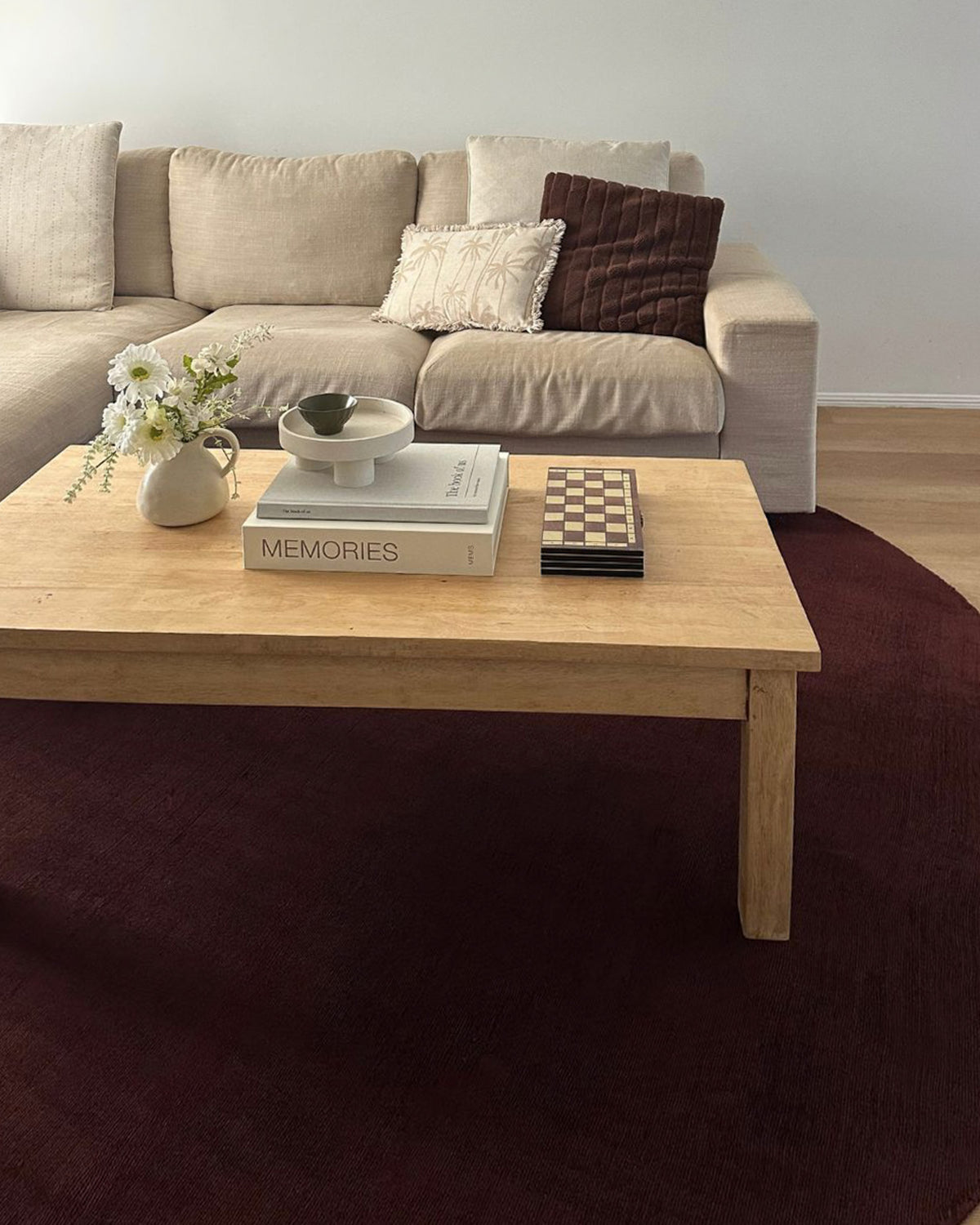 Sullivan Burgundy Handloomed Round Rug