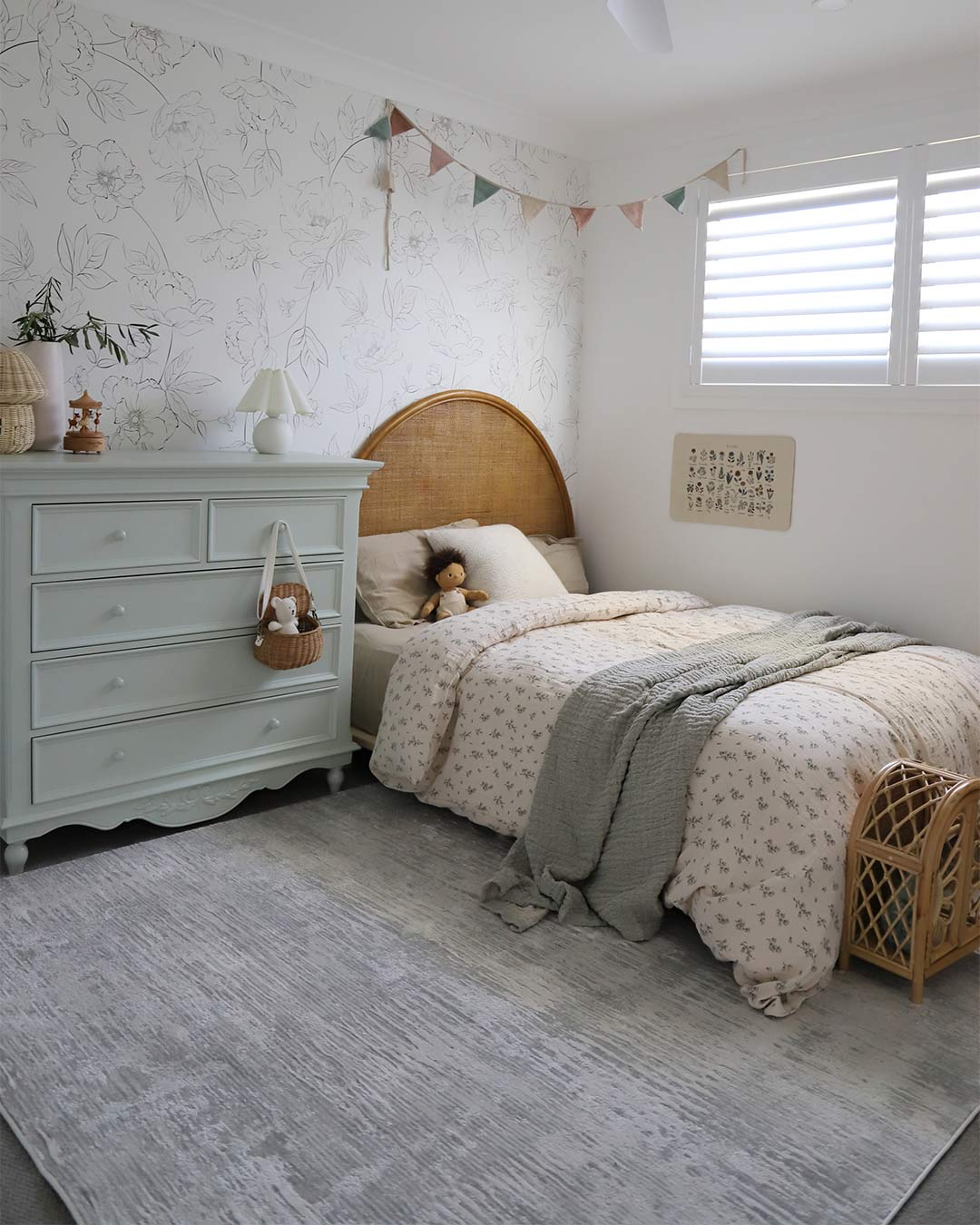 Valerie Ivory and Grey Distressed Tribal Rug