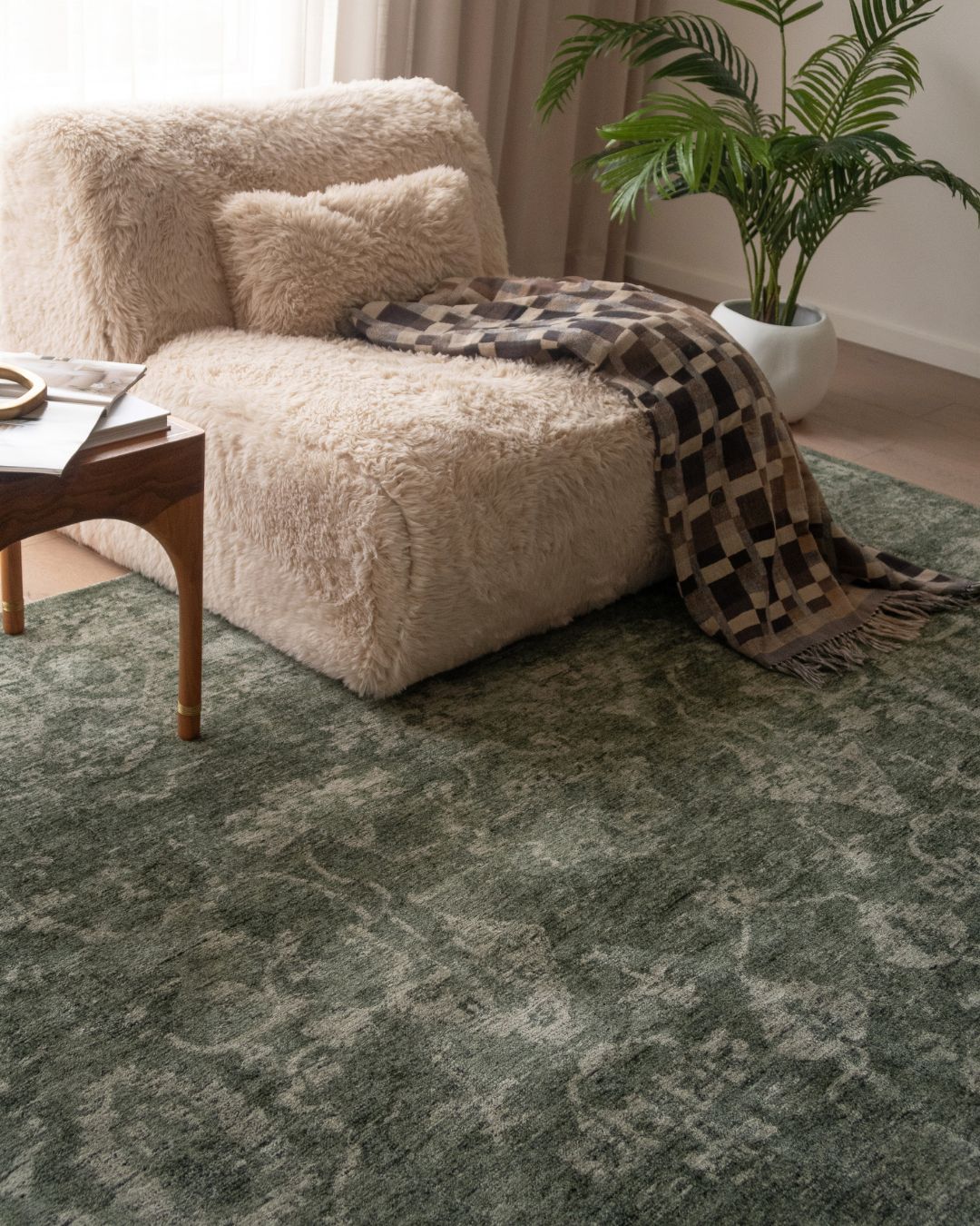 Vinchi Tonal Distressed Forest Green Rug