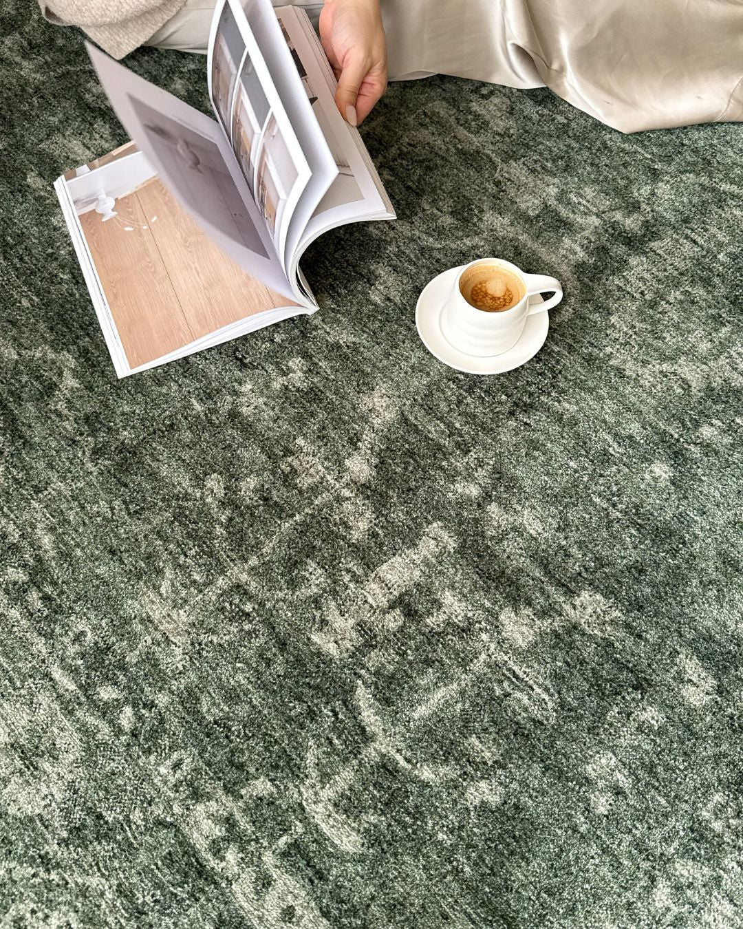 Vinchi Tonal Distressed Forest Green Rug