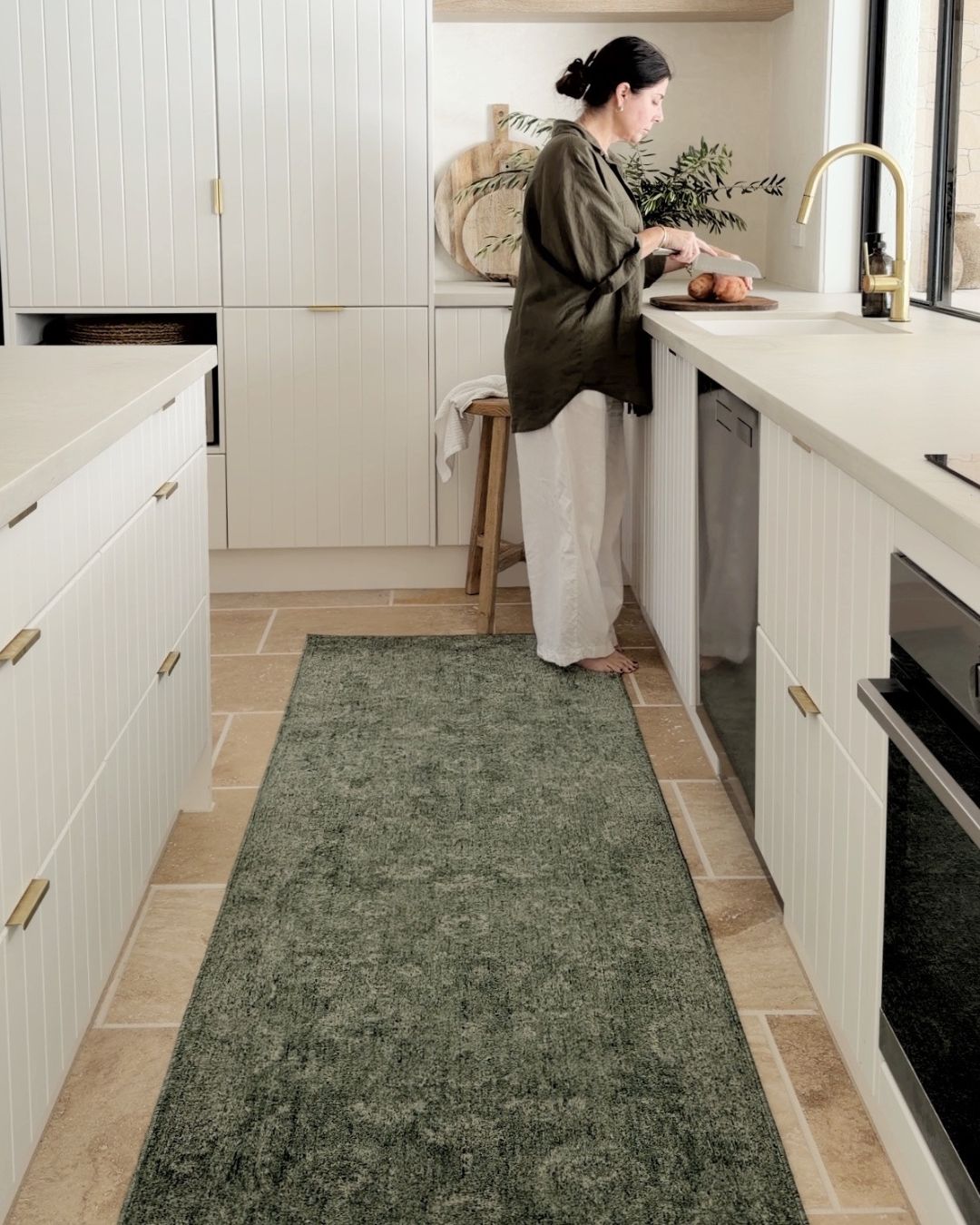 Vinchi Tonal Distressed Forest Green Runner Rug